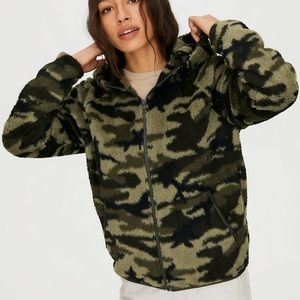 NWT Aritzia TNA Fuzzy Fleece Zip-Up